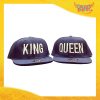 Coppia di Cappelli Ricamati Blu/Blu Berretti "King and Queen" Snapback Visiera Larga Gadget Eventi