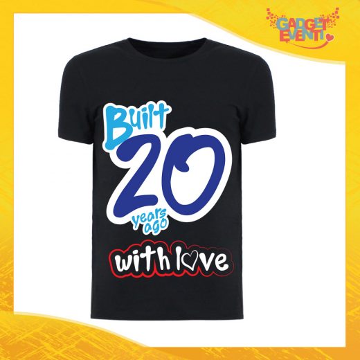 T-Shirt Uomo Nera "Built With Love" Maglietta Maschile Birthday per Feste di Compleanno Idea Regalo per Compleanni Gadget Eventi